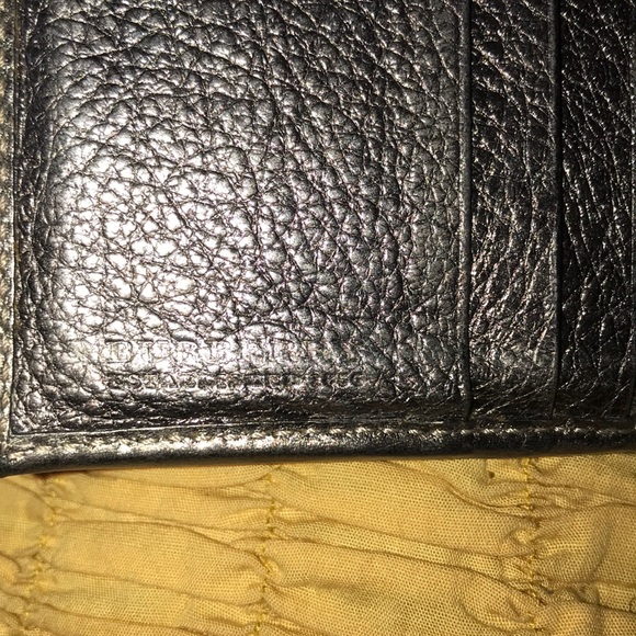 Burberry Compact Metallic Wallet! - Picture 4 of 7